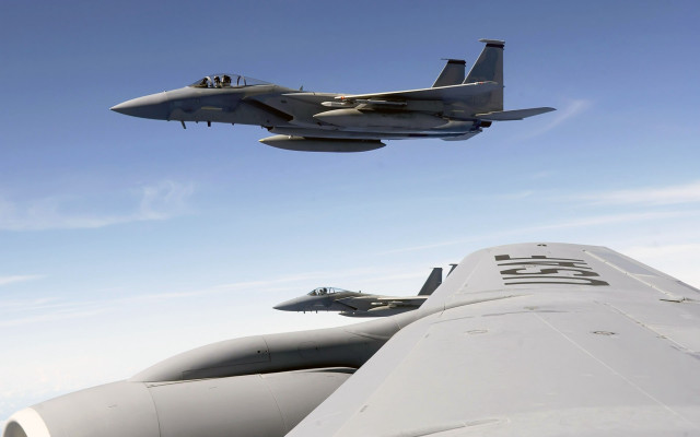 Fighter jet jetliner blue sky free wallpaper for desktop - medium preview image
