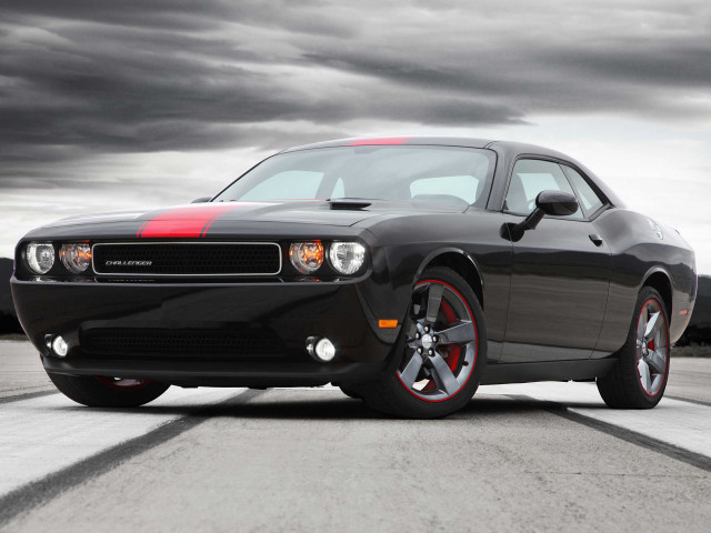 Black red car road cloudy free wallpaper - medium preview image