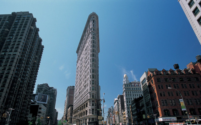 Tall building city sunny day free wallpaper - medium preview image