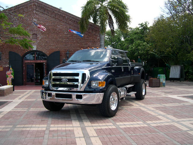 Large truck building flag roof free wallpaper - medium preview image