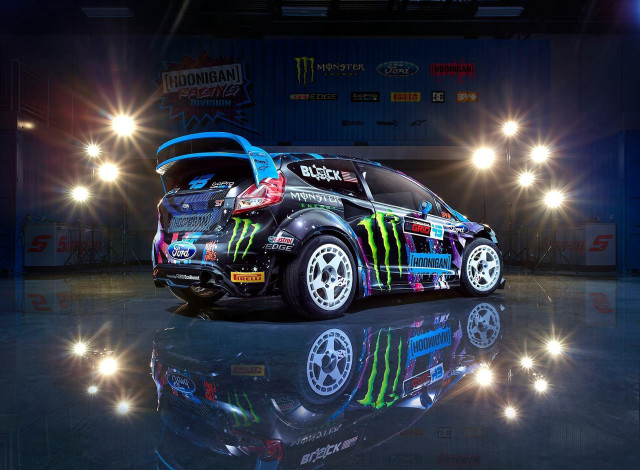 Car lights garage reflection floor free wallpaper - medium preview image