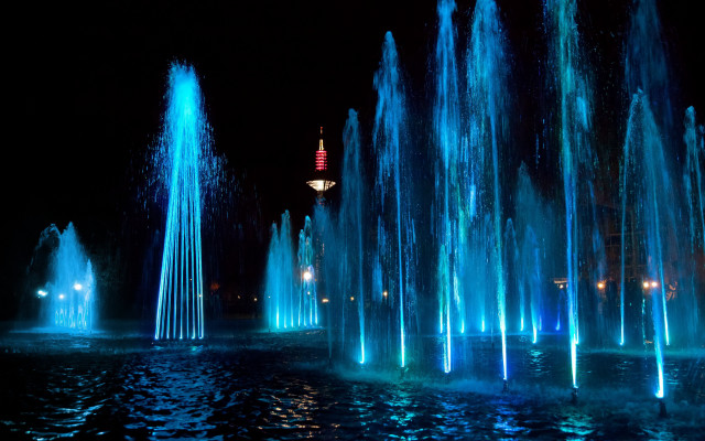 Large fountain blue lights red free wallpaper - medium preview image