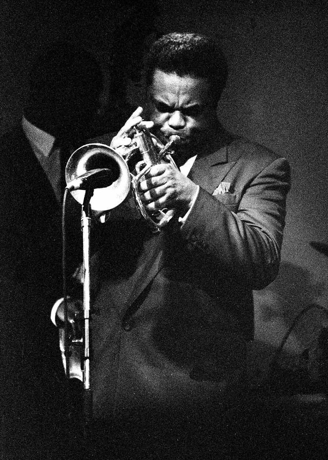 Man suit trumpet microphone stand free wallpaper - medium preview image