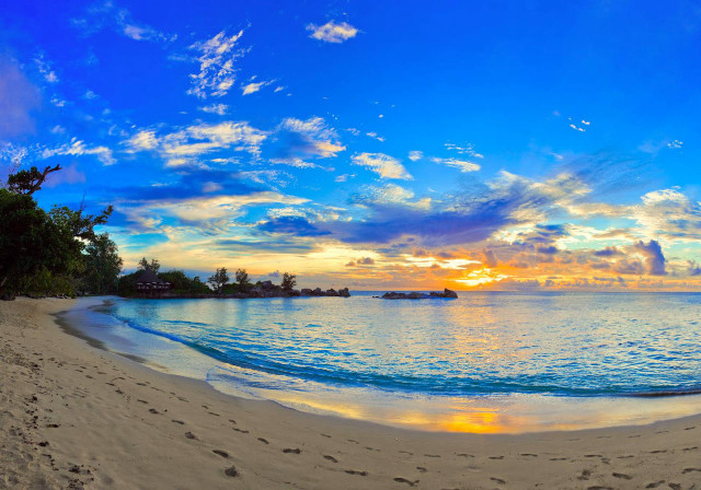 Beach sunset boat water clouds free wallpaper for desktop - medium preview image