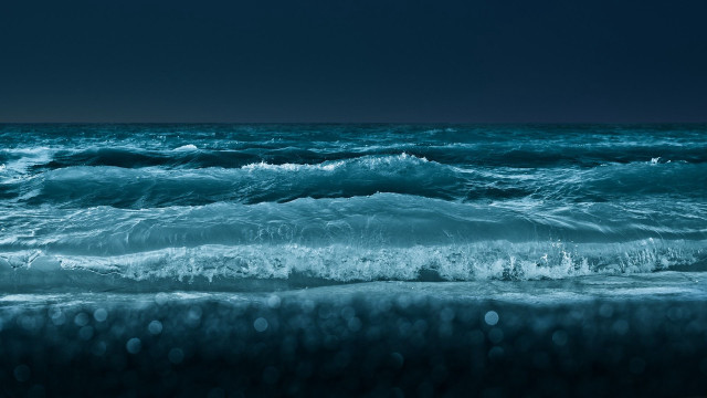 Dark ocean waves shore full free wallpaper - medium preview image