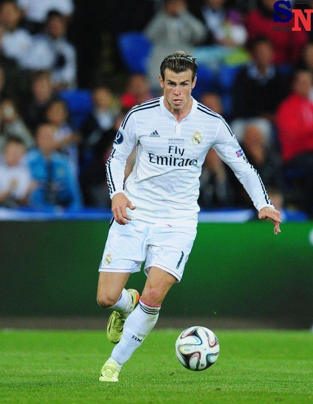 Soccer player kicking ball stadium free wallpaper - medium preview image
