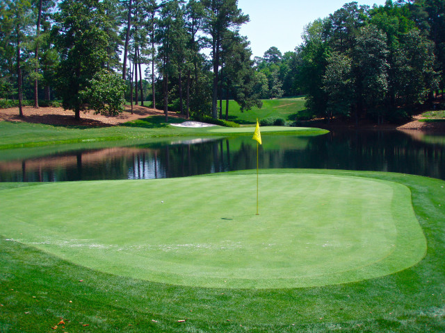 Golf course yellow flag pond free wallpaper - medium preview image