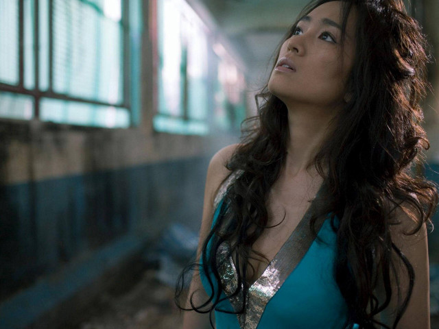 Woman blue dress train station free wallpaper - medium preview image