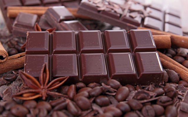 Chocolate coffee beans cinnamon sticks free wallpaper - medium preview image