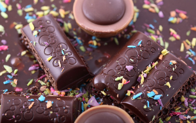 Chocolates sprinkles spoon pile table free wallpaper - medium preview image
