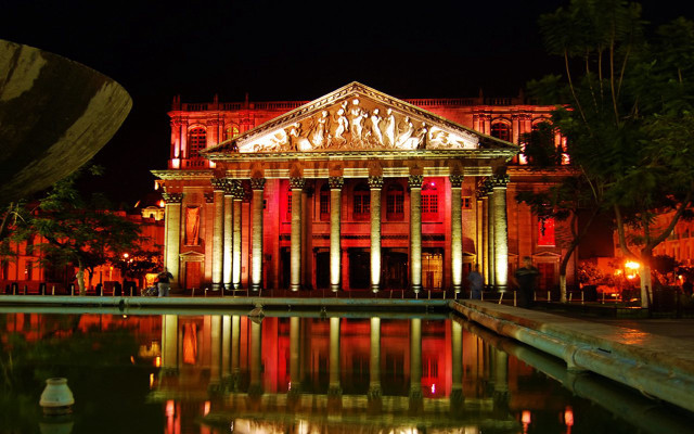 Building fountain nighttime lights front free wallpaper - medium preview image
