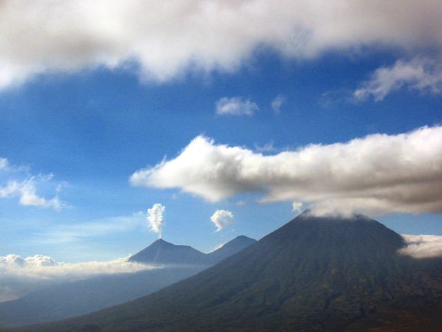 Mountain cloud sky above it free wallpaper - medium preview image