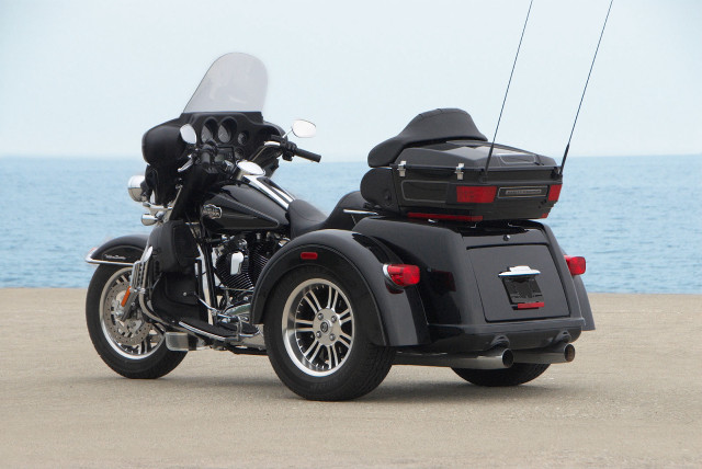 Motorcycle parked beach sidecar attached free wallpaper - medium preview image