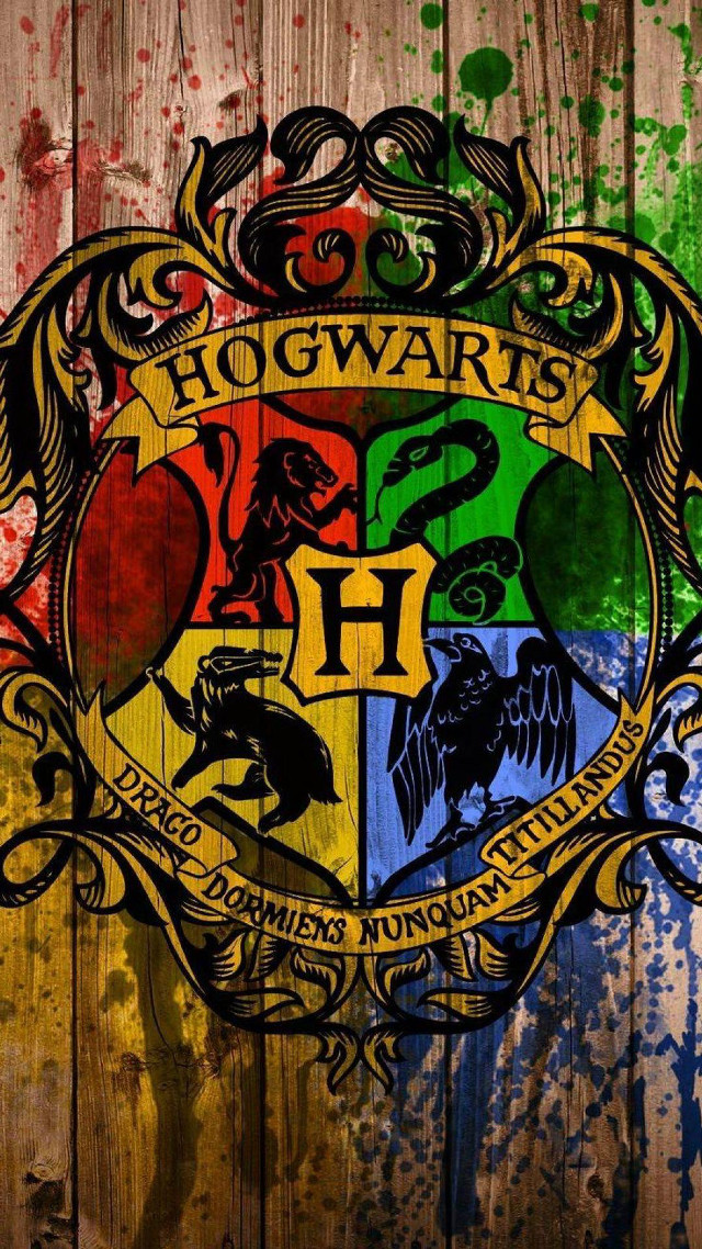 Hogwarts crest wooden wall paint free wallpaper - medium preview image