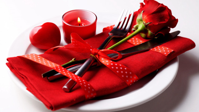 Romantic red rose plate candle free wallpaper - medium preview image