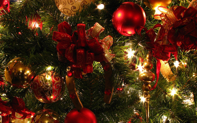 Christmas tree red gold ornaments free wallpaper - medium preview image