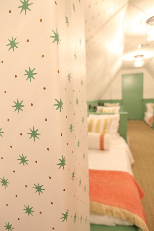 Room bed pattern ceiling fan free wallpaper - medium preview image