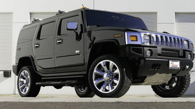 Hummer truck parked building garage free wallpaper - medium preview image