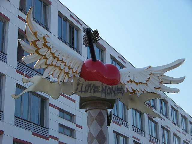 Heart wings statue pole i free wallpaper - medium preview image