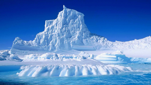 Iceberg lake mountain background blue free wallpaper - medium preview image