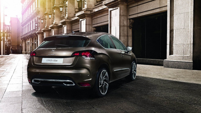 Car parked city street building free wallpaper - medium preview image