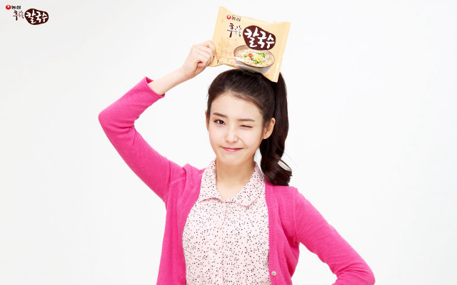 Young woman chips head smile free wallpaper - medium preview image