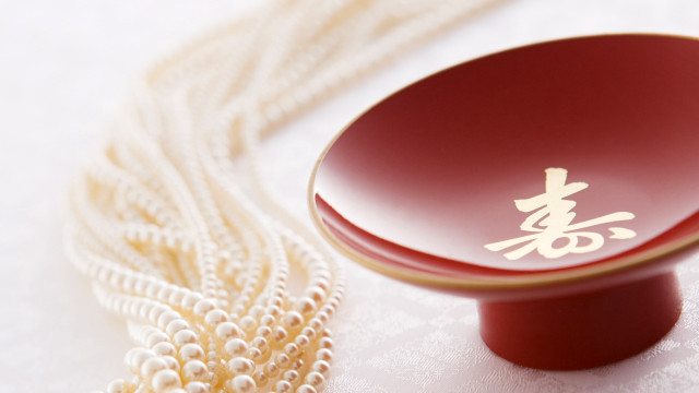 Red gold decoration white pearls free wallpaper - medium preview image