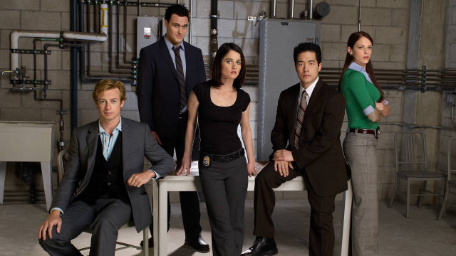 Group people table room pipes free wallpaper - medium preview image