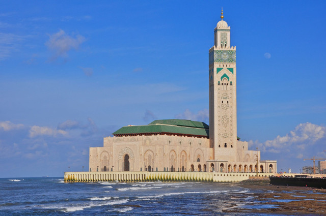 Large building clock tower ocean free wallpaper - medium preview image