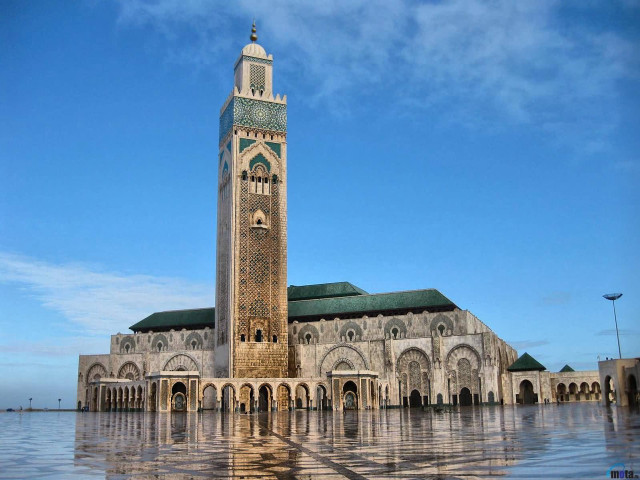 Large building clock tower water free wallpaper - medium preview image