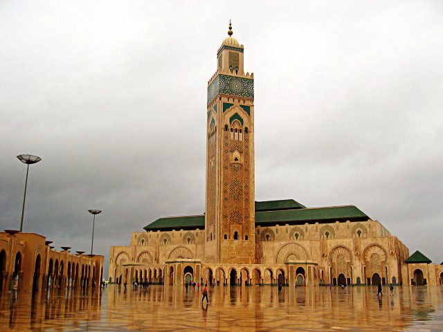 Large building clock tower rain free wallpaper - medium preview image