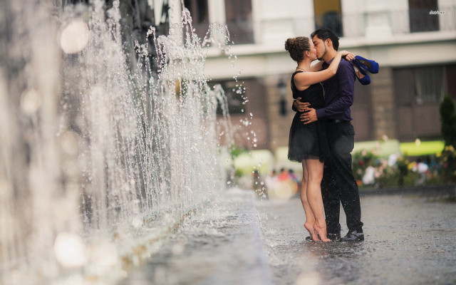 Couple hugging fountain water buildings free wallpaper - medium preview image
