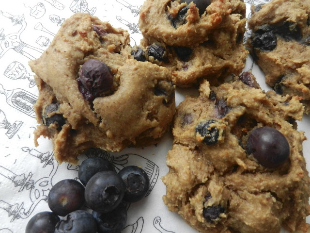 Blueberries cookies plate napkin man free wallpaper - medium preview image
