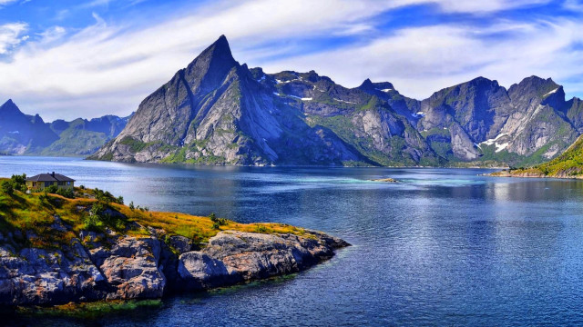 Mountain range lake island foreground free wallpaper - medium preview image