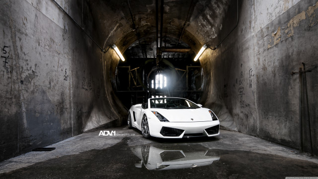 White sports car tunnel reflection free wallpaper - medium preview image