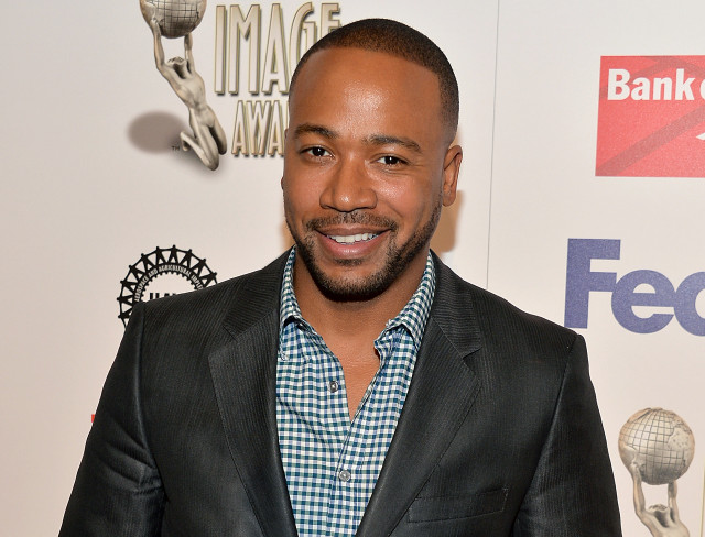 Man suit smiling red carpet free wallpaper - medium preview image