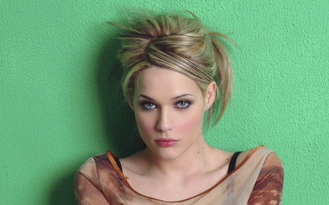Woman bun green background hyperrealistic free wallpaper - medium preview image