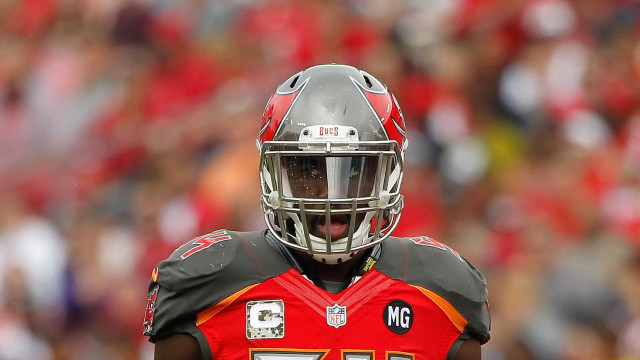 Football player helmet red jersey free wallpaper - medium preview image