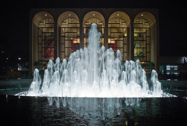 Large fountain night spraying water free wallpaper - medium preview image