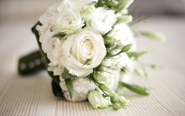 Bouquet white flowers bed sheet free wallpaper - medium preview image