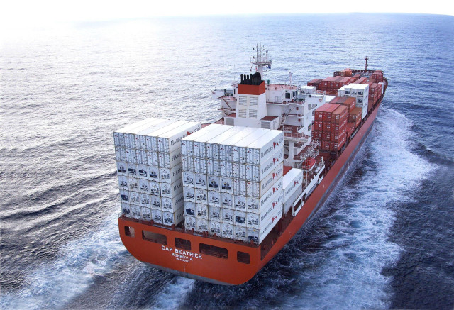Cargo ship containers ocean water free wallpaper - medium preview image