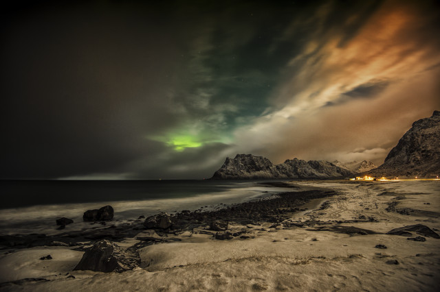 Green aurora ocean mountains beach free wallpaper - medium preview image