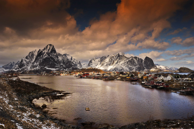 Lake mountains cloudy sky boats free wallpaper - medium preview image
