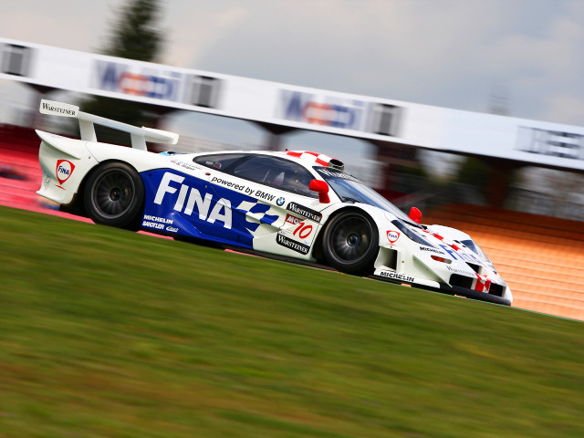 Racing car track grass building free wallpaper - medium preview image