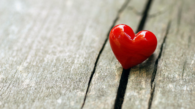 Red heart wooden table shadow #3 free wallpaper - medium preview image