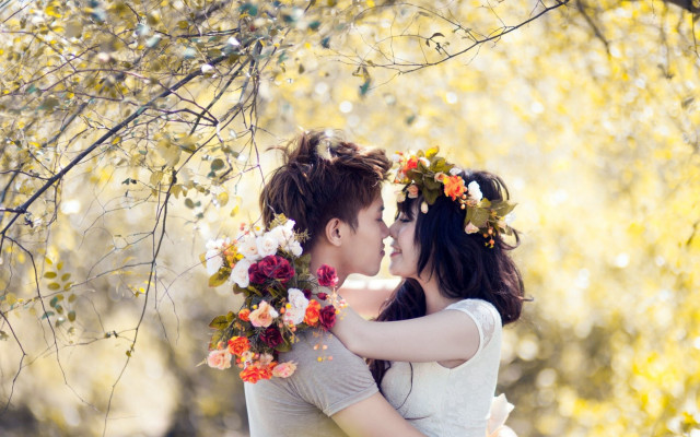 Couple kissing tree flowers yellow free wallpaper - medium preview image