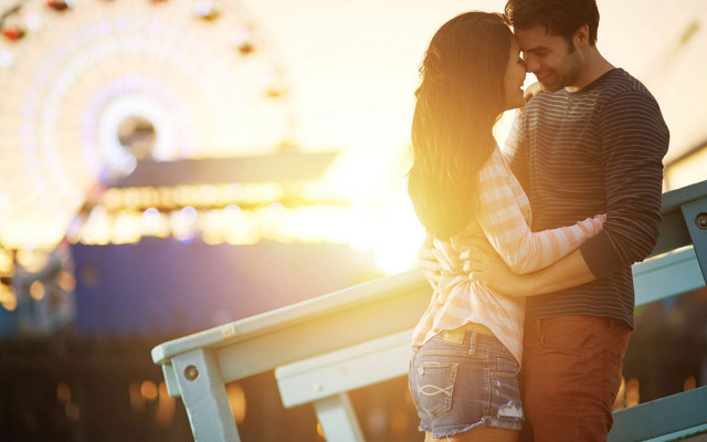 Man woman ferris wheel carnival free wallpaper - medium preview image