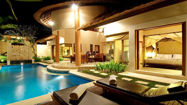 Large pool home covered patio free wallpaper - medium preview image