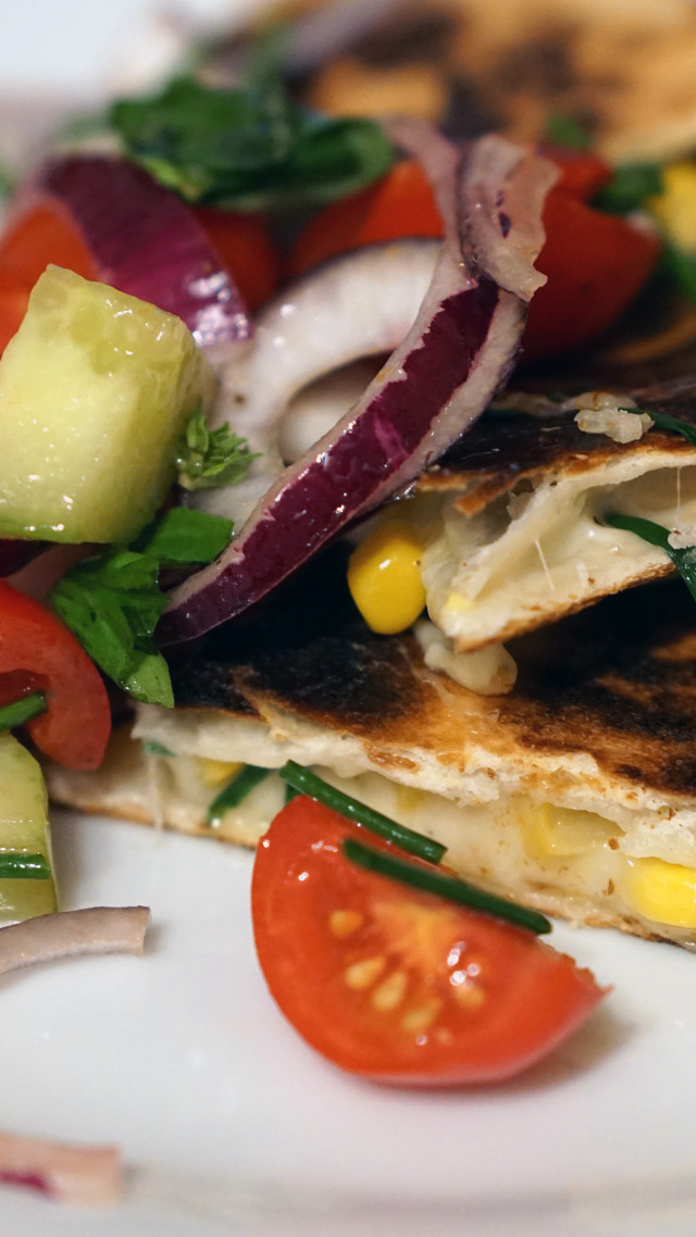 Sandwich salad plate fork knife free wallpaper - medium preview image