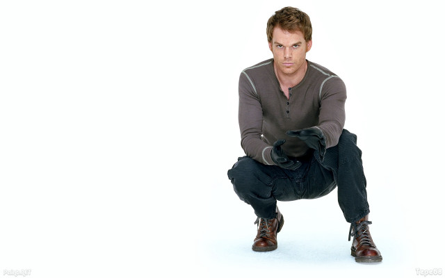 Man kneeling hands on knees free wallpaper - medium preview image